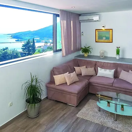 펜션 Beautiful In Omis With House Sea View Zakučac