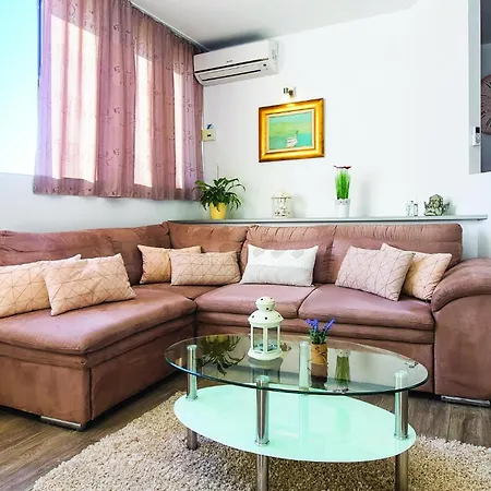 Vikendica In With Sauna Omis