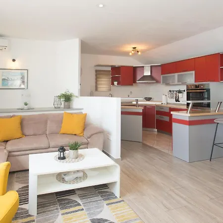 Awesome In Omis With Sauna